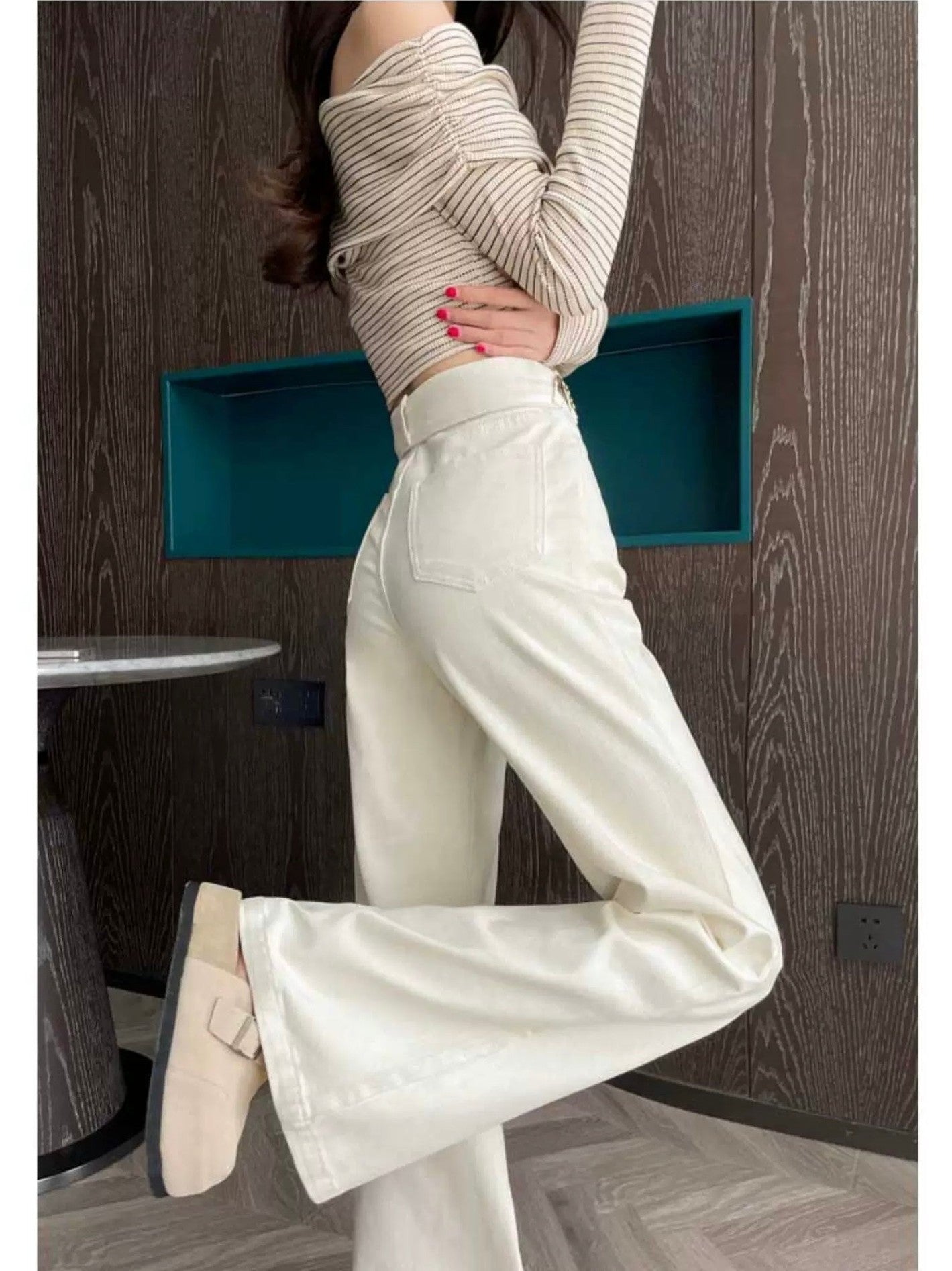 Women’s Cream Straight-Leg Denim Jeans C0028