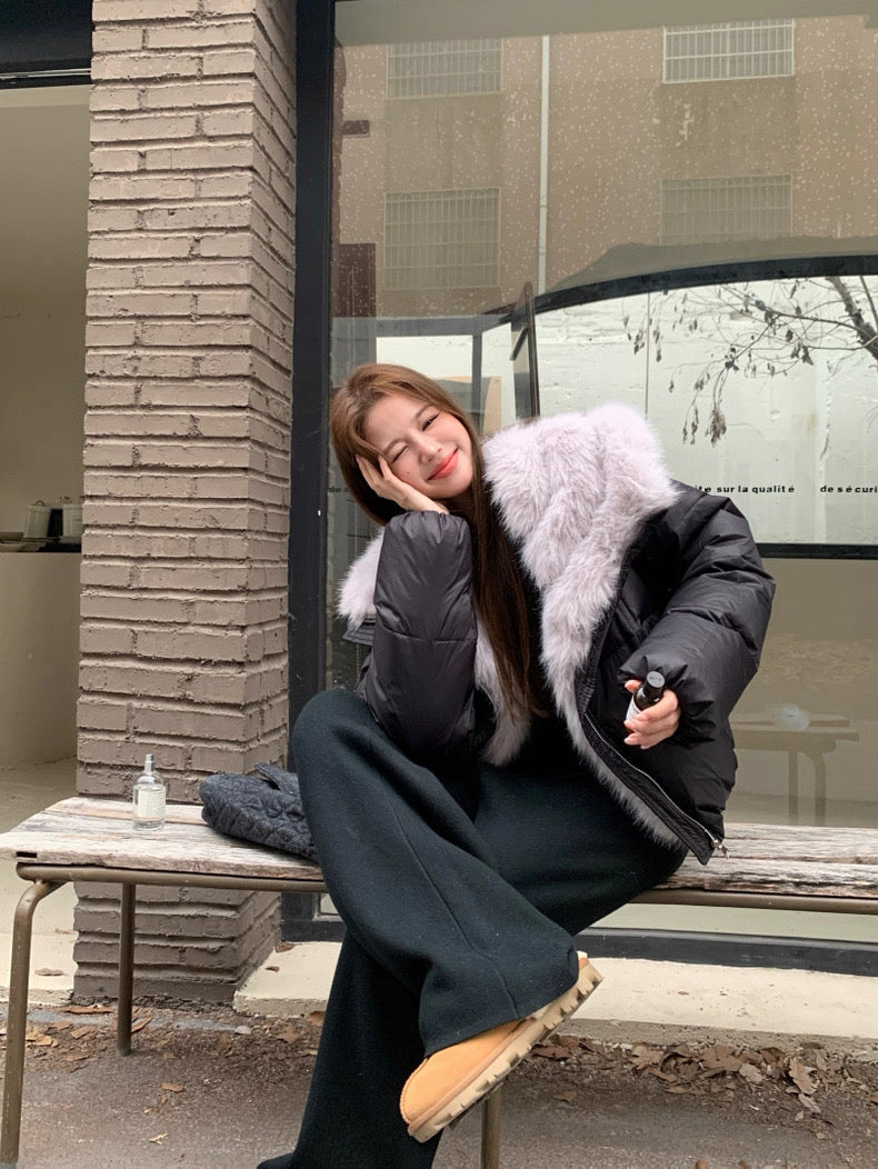 White Down Jacket with Large Fur Collar C0040