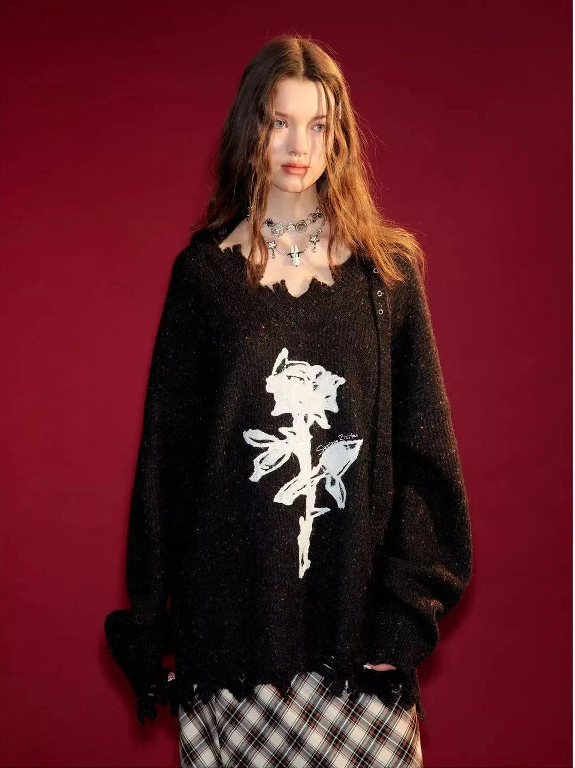 Rose Embroidered V-Neck Knit f0333