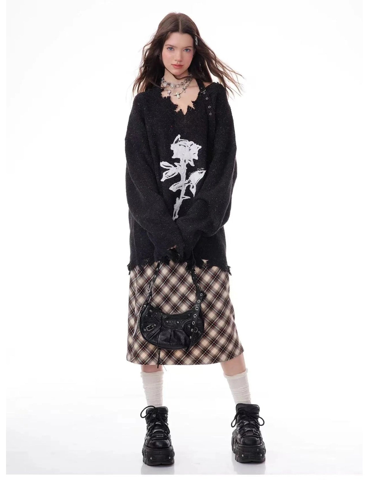 Rose Embroidered V-Neck Knit f0333