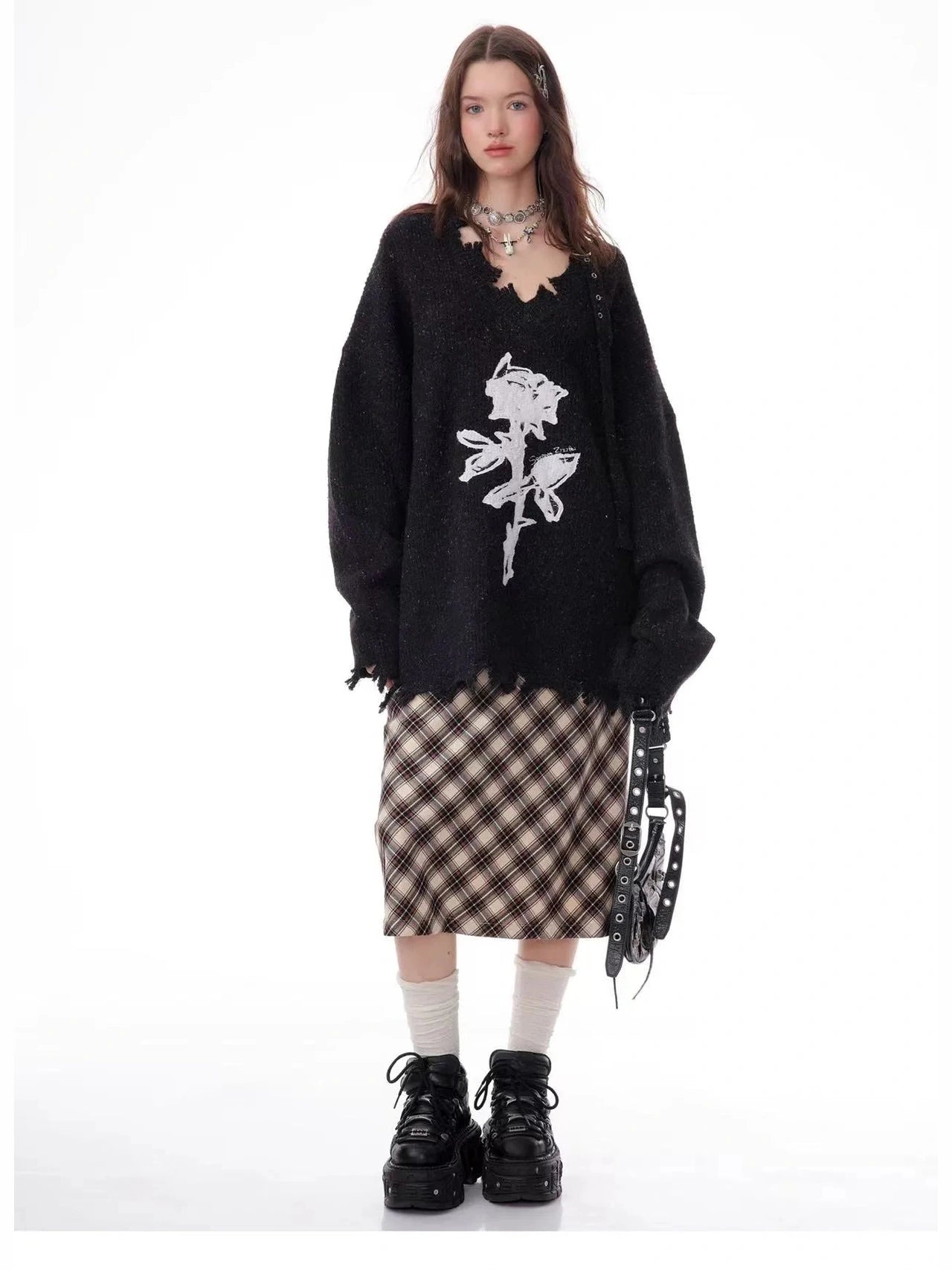 Rose Embroidered V-Neck Knit f0333