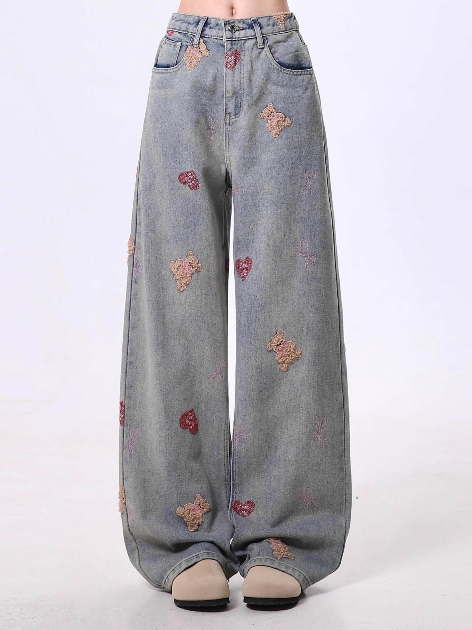 Bear-Embroidered Distressed Wide Jeans  f0400