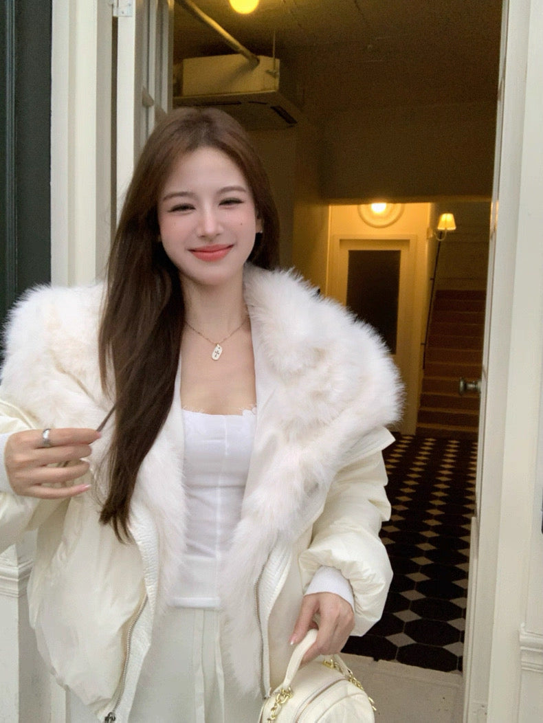 White Down Jacket with Large Fur Collar C0040