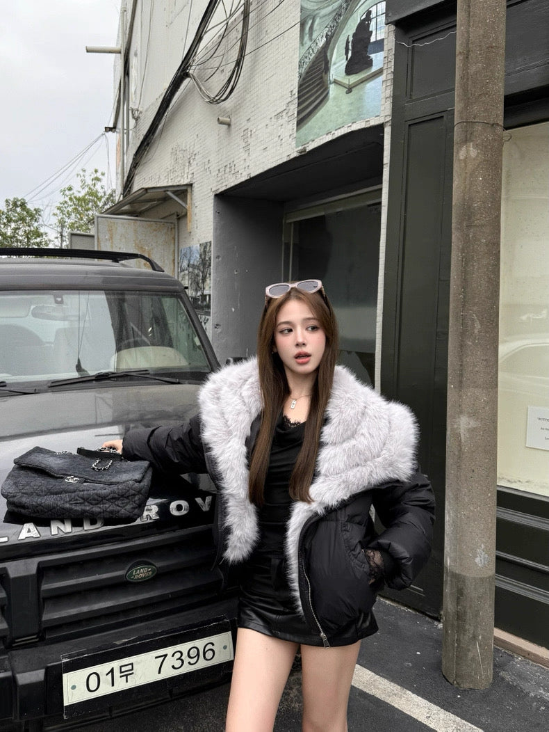 White Down Jacket with Large Fur Collar C0040