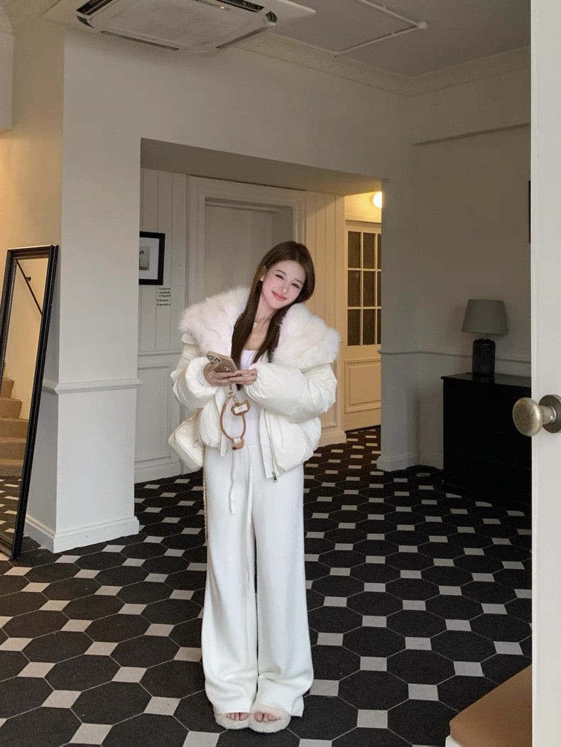 White Down Jacket with Large Fur Collar C0040