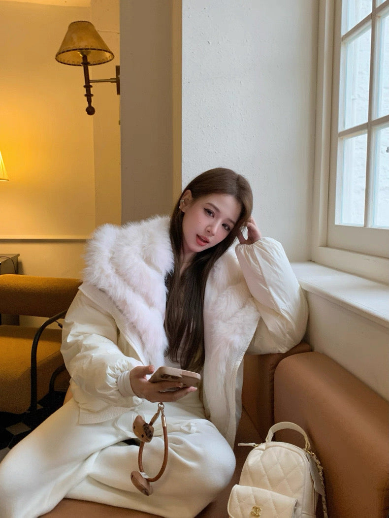 White Down Jacket with Large Fur Collar C0040
