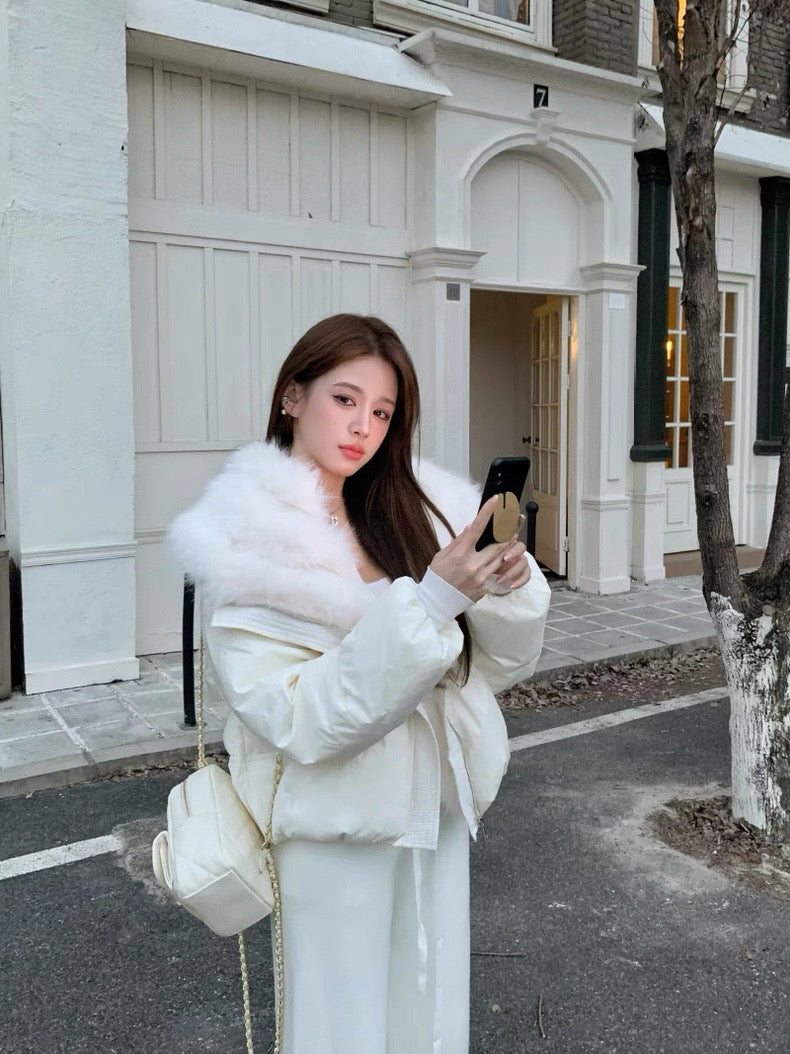 White Down Jacket with Large Fur Collar C0040