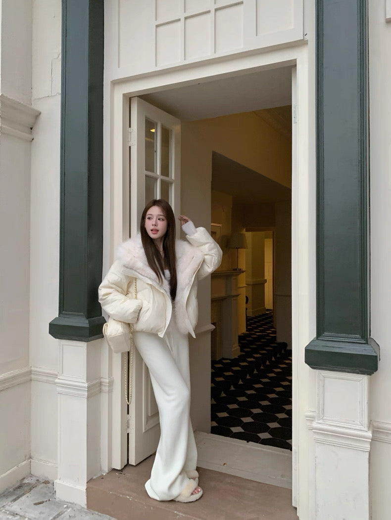 White Down Jacket with Large Fur Collar C0040