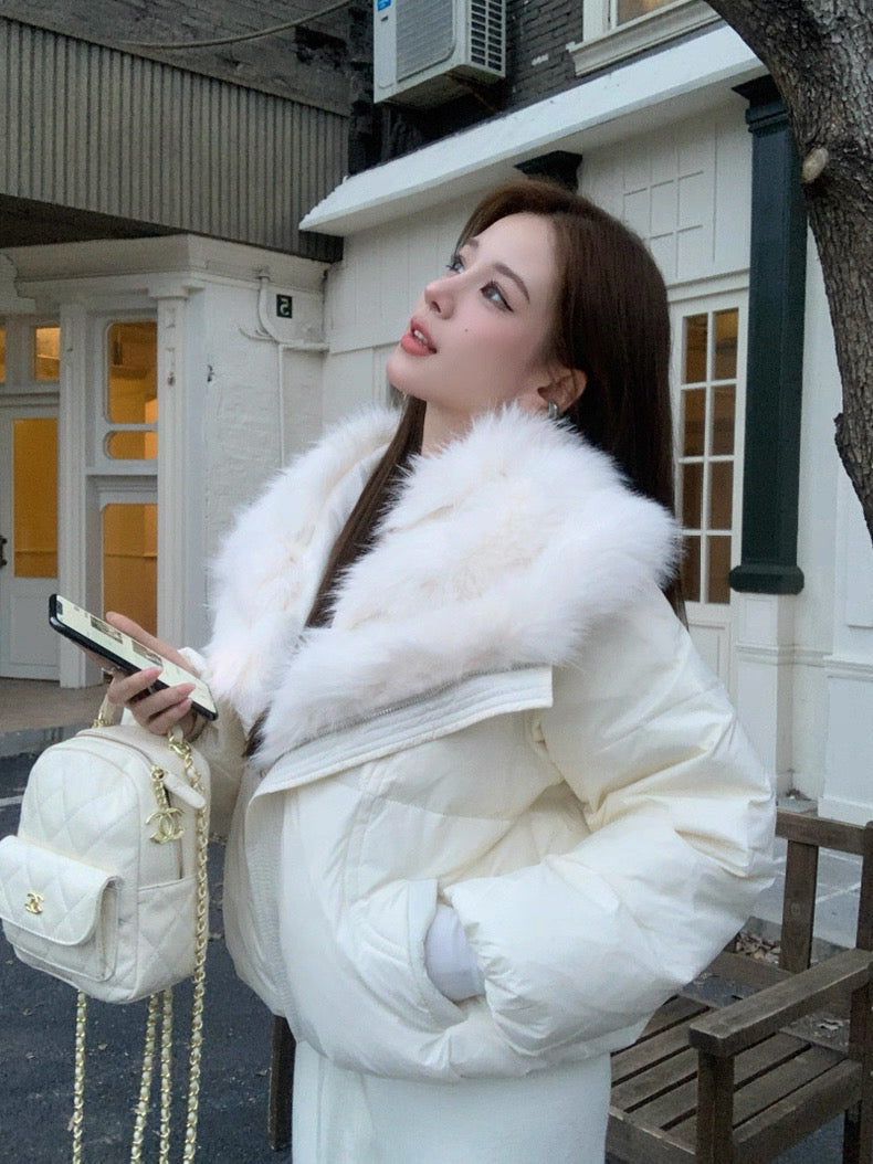 White Down Jacket with Large Fur Collar C0040