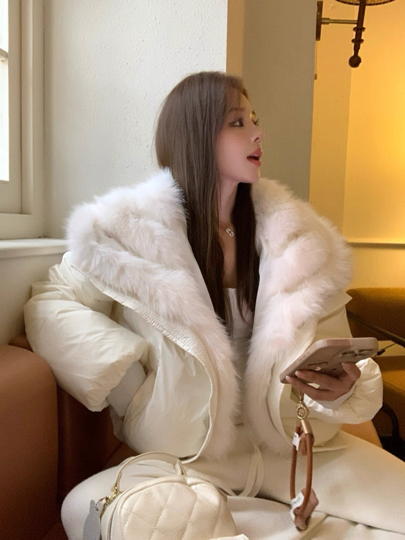 White Down Jacket with Large Fur Collar C0040