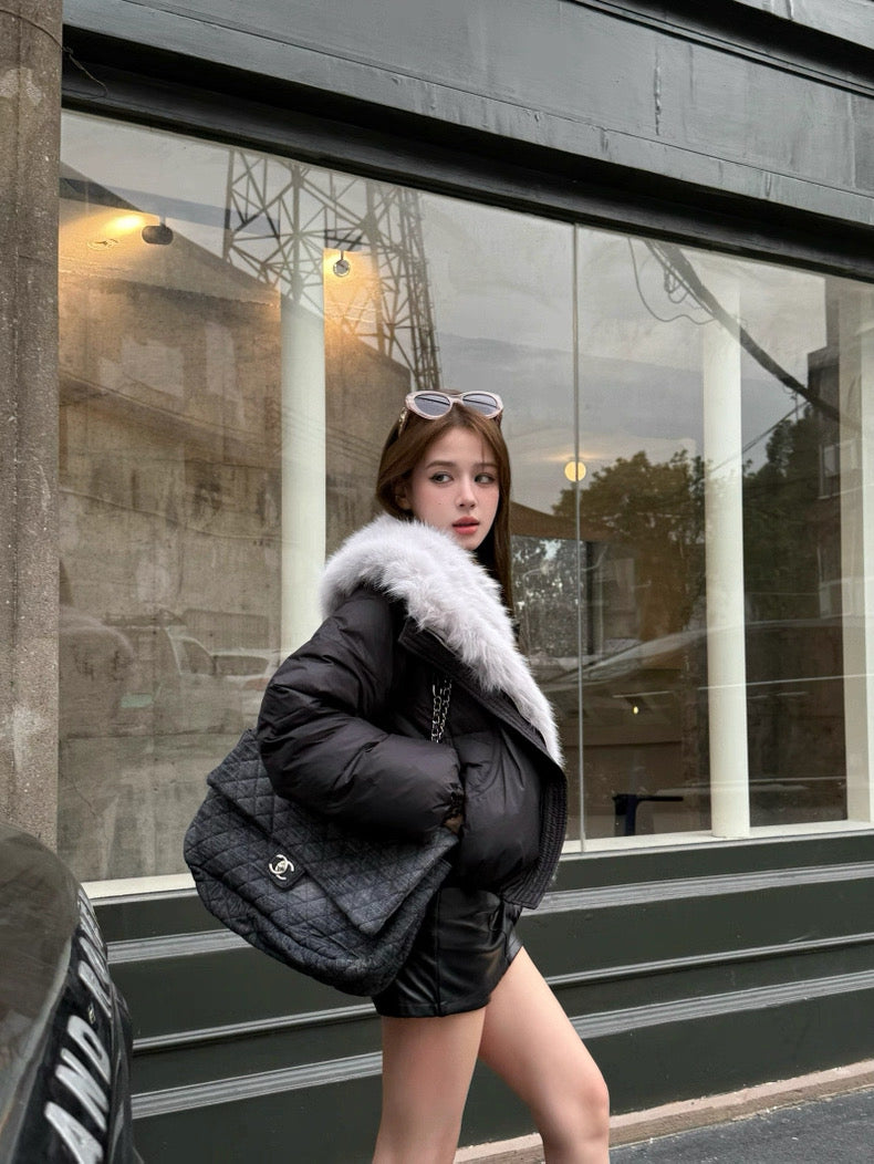 White Down Jacket with Large Fur Collar C0040