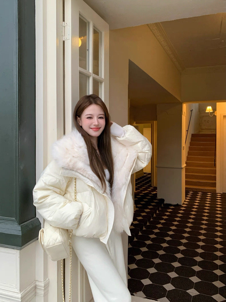 White Down Jacket with Large Fur Collar C0040