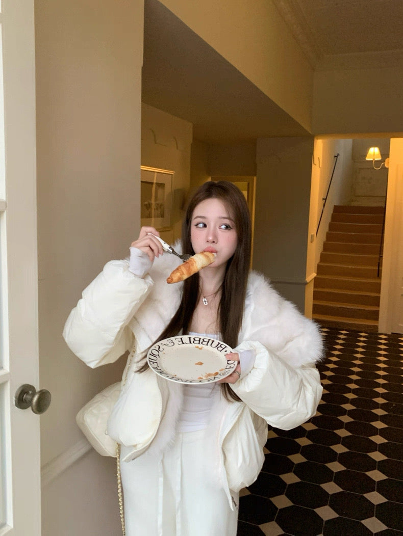 White Down Jacket with Large Fur Collar C0040
