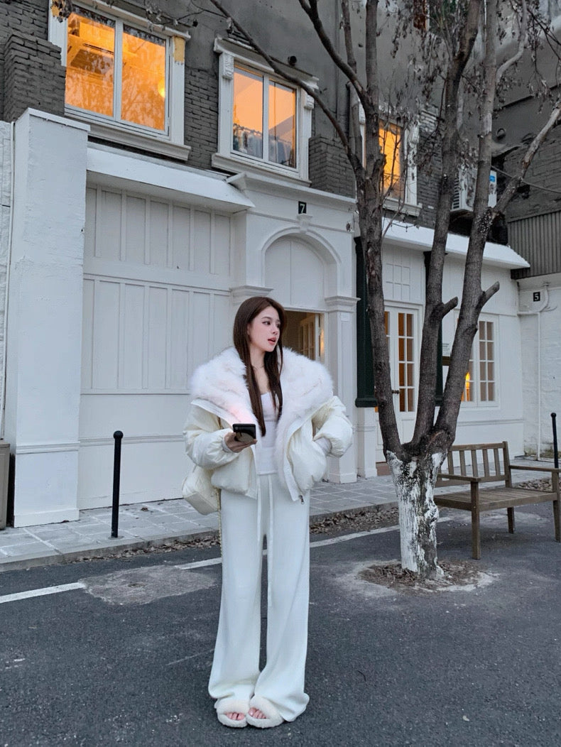 White Down Jacket with Large Fur Collar C0040
