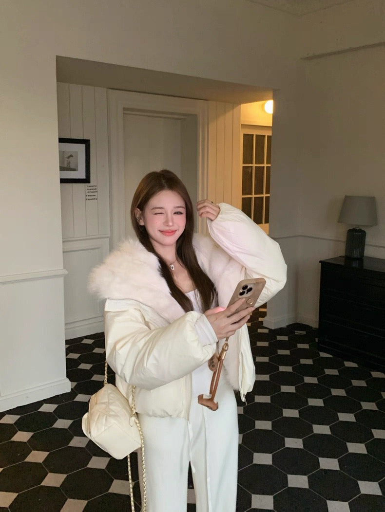White Down Jacket with Large Fur Collar C0040