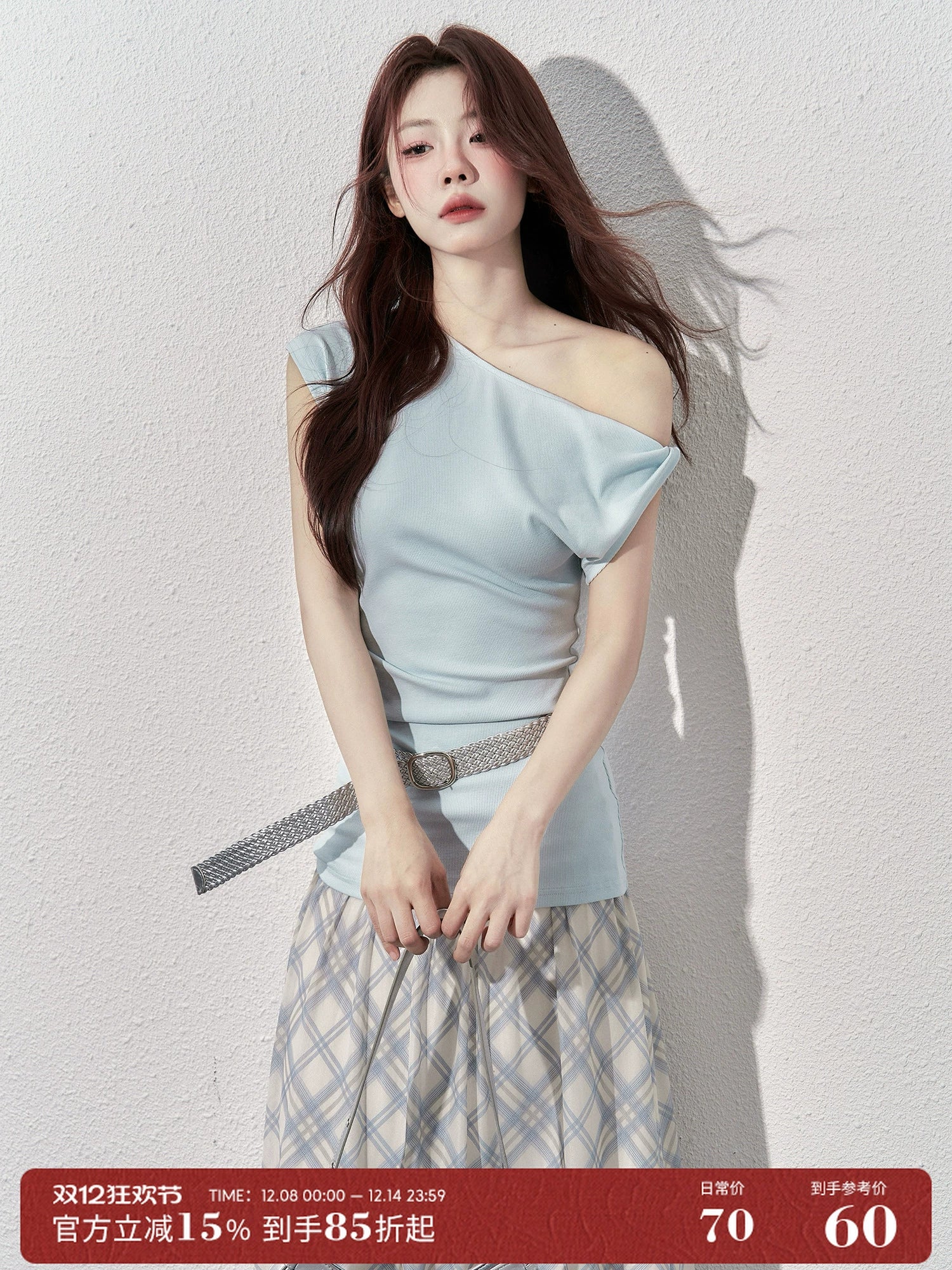 Off-the-shoulder short-sleeved T-shirt C0097