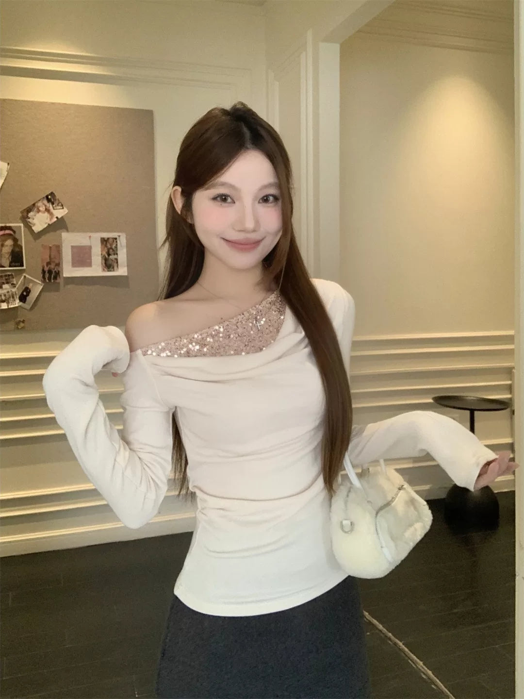 Off-the-shoulder panelled sequin long-sleeved T-shirt fe0521