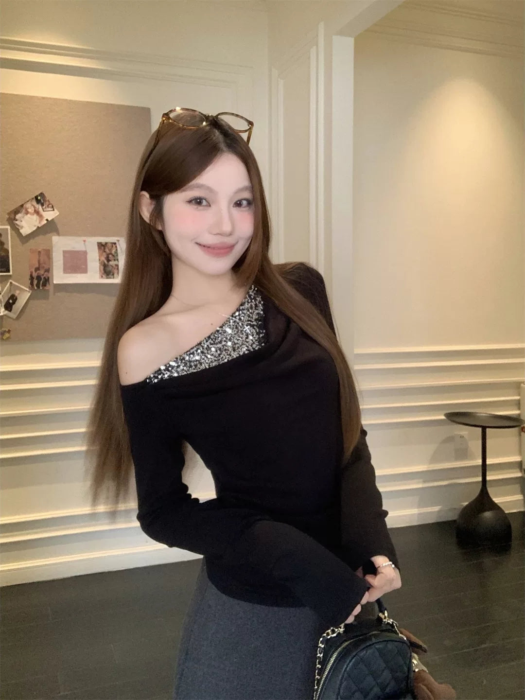 Off-the-shoulder panelled sequin long-sleeved T-shirt fe0521