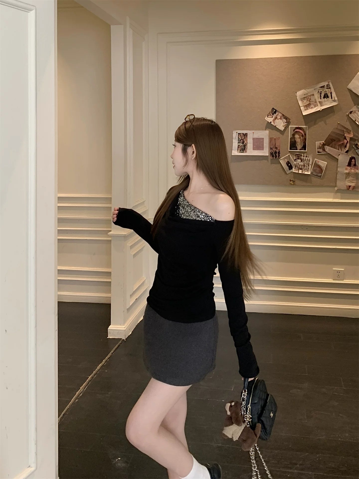 Off-the-shoulder panelled sequin long-sleeved T-shirt fe0521