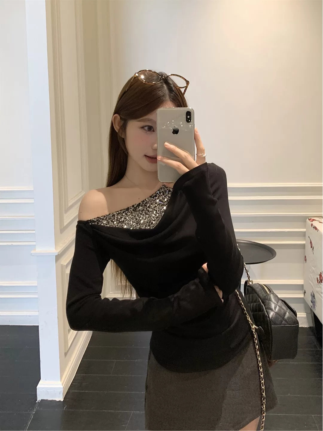Off-the-shoulder panelled sequin long-sleeved T-shirt fe0521