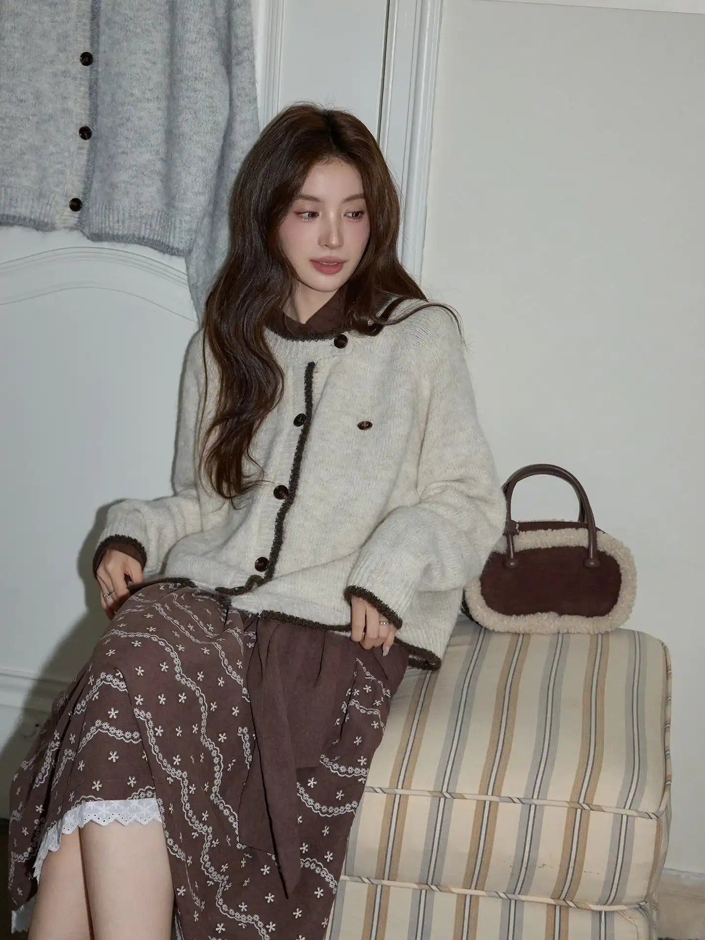 Light Gray Color-Block Cardigan f0342