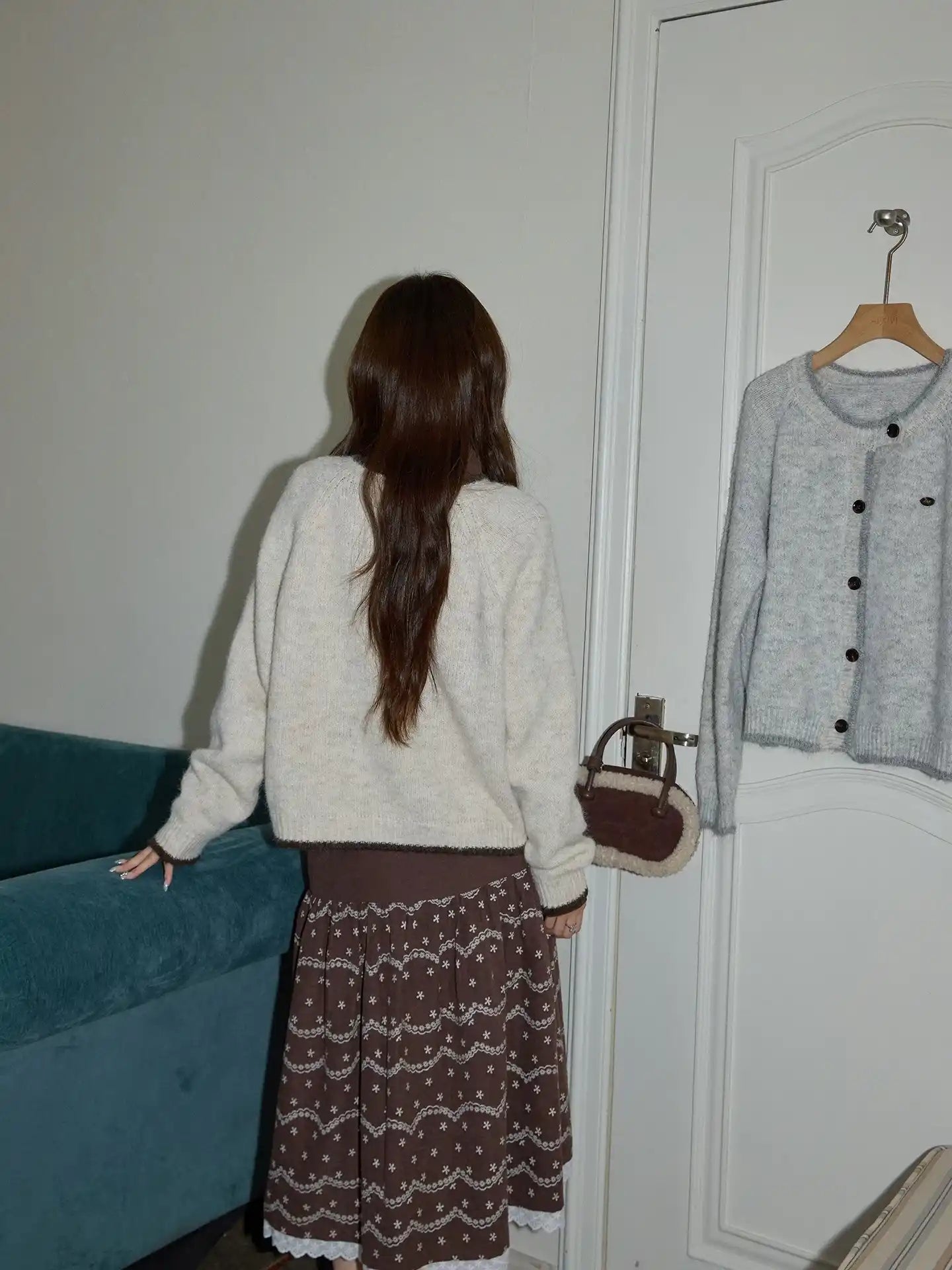 Light Gray Color-Block Cardigan f0342